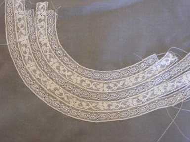 lace-collar