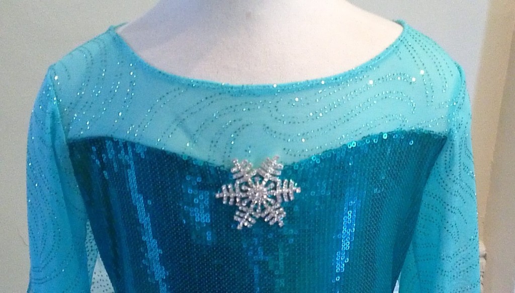 Elsa Frozen neckline